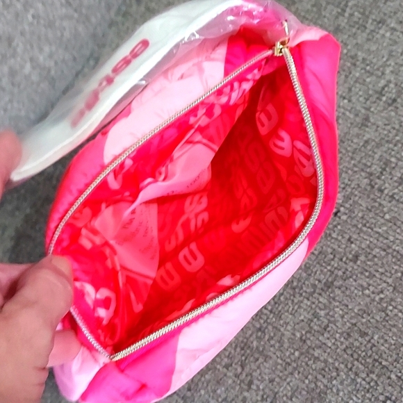 Estee Lauder makeup bag - Picture 2 of 3